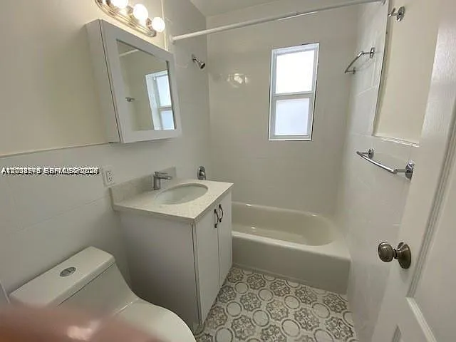 3530 SW 9th Ter #6B — Photo 6
