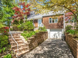 120 Mill Dam Rd, Centerport, NY 11721