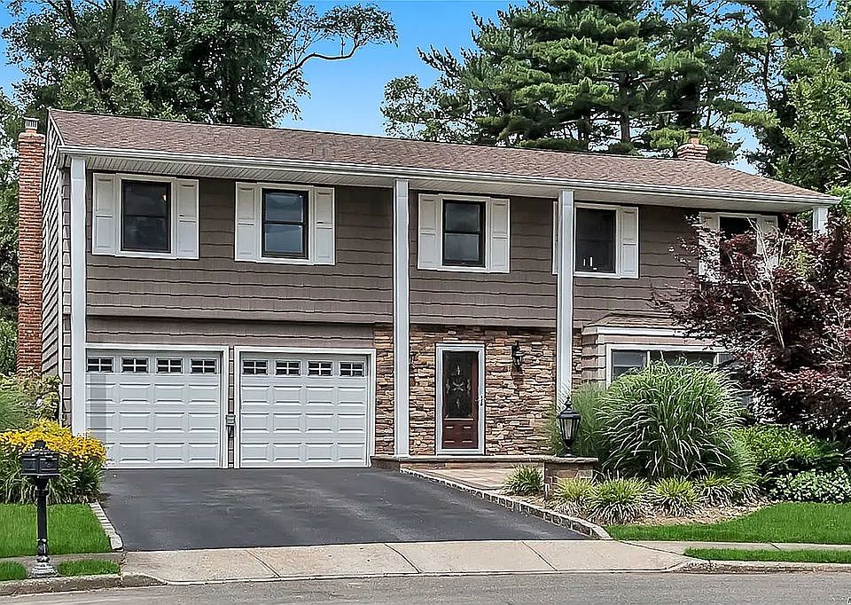 1st image of 1 Roseanne Dr