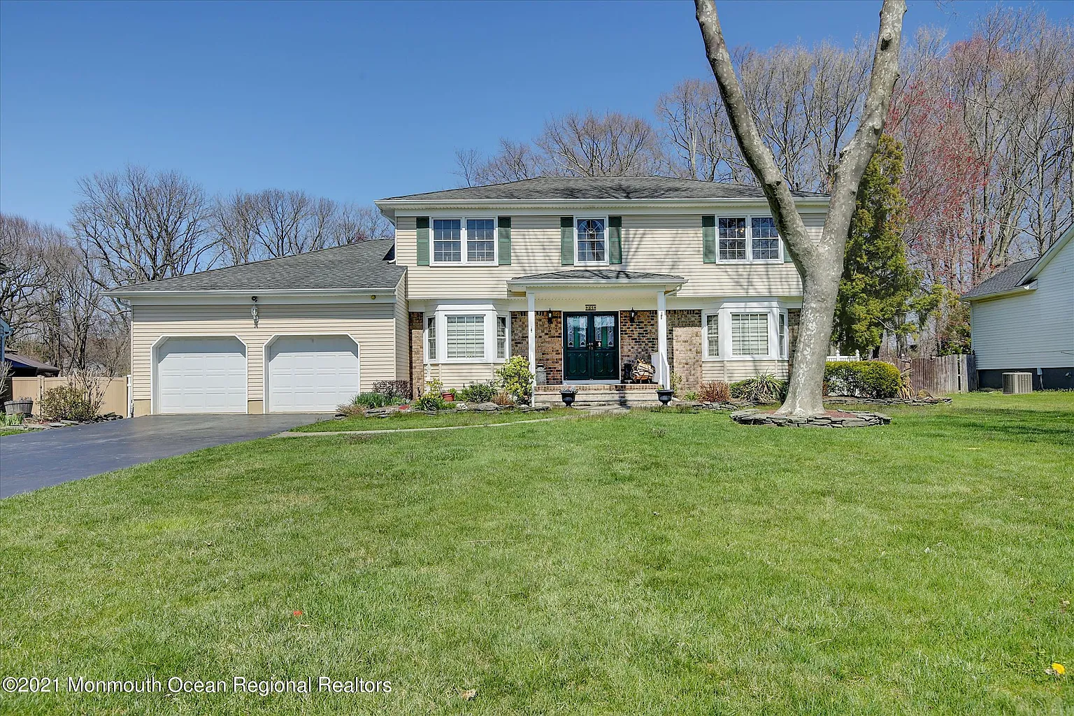 34 Thomas Dr photo 1