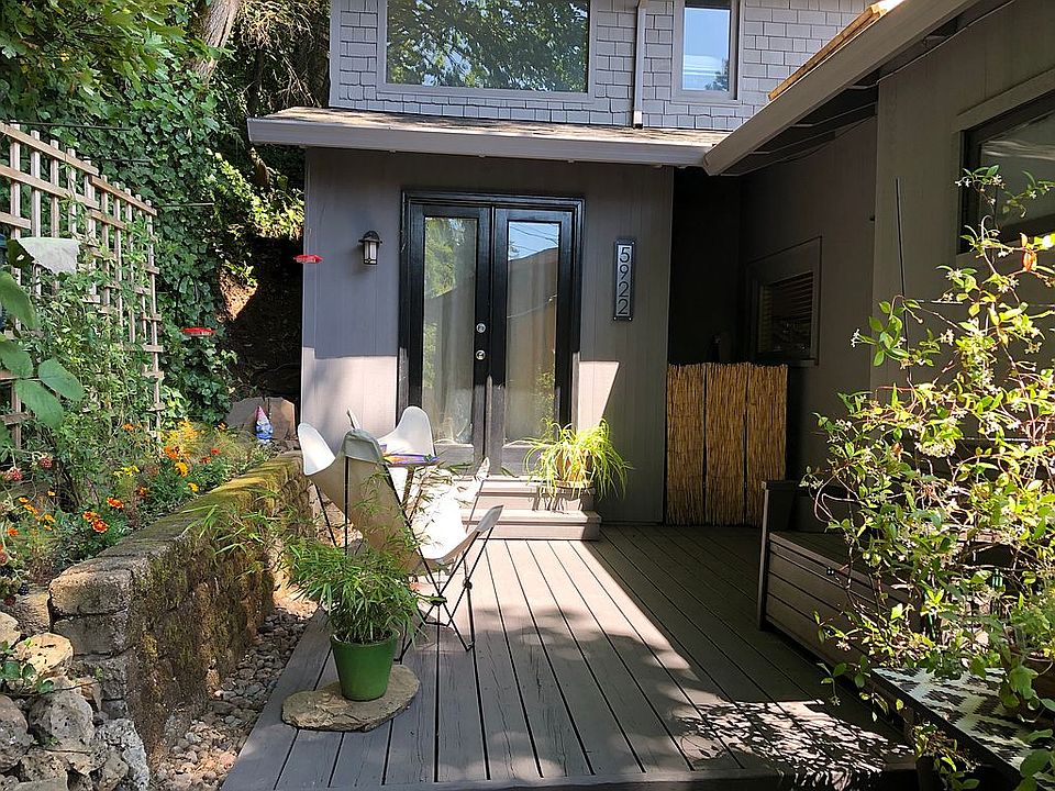Entrance/Front deck
