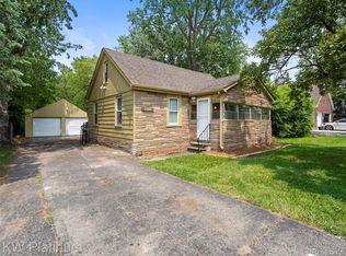 2755 Iowa Dr, Troy, MI