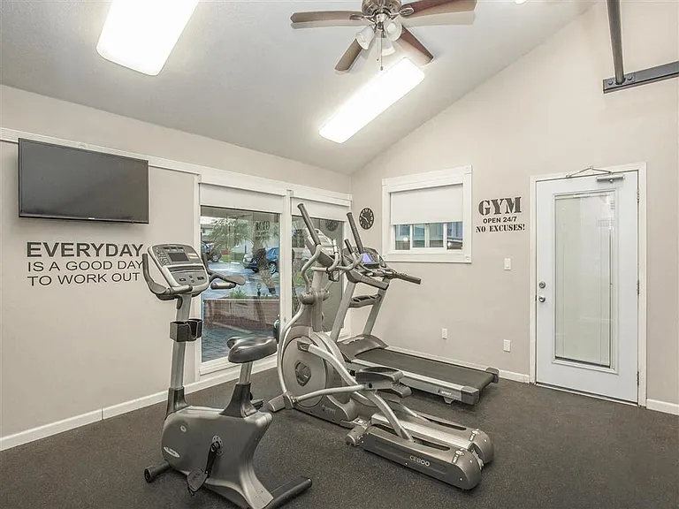 La Veta Grand Apartments — Photo 37