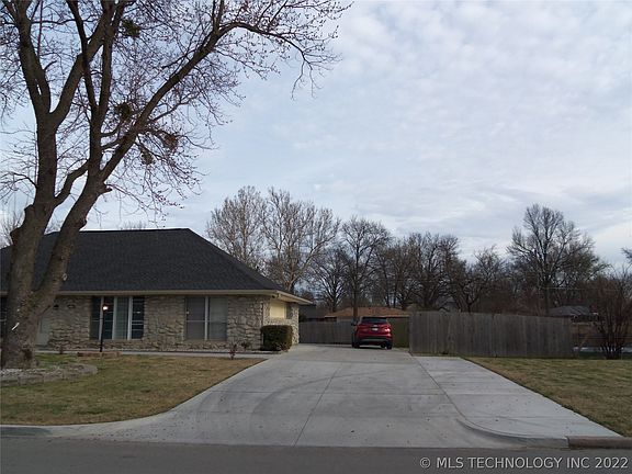 3rd image of 3329 S 93rd East Ave