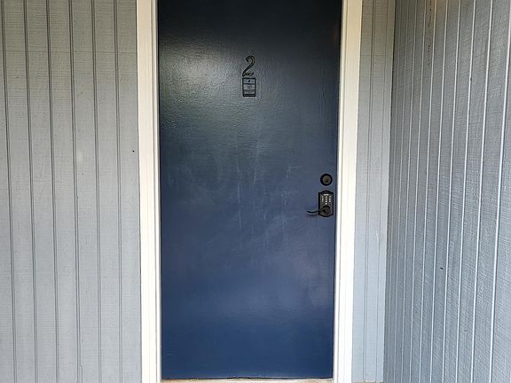 4th image of 3223 Fairesta St #La