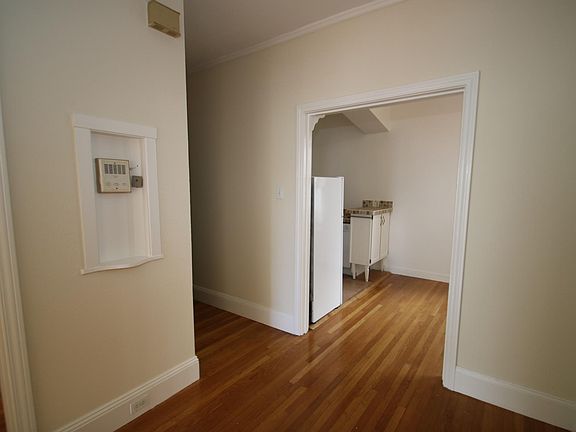 5th image of 3436 Pierce St APT 1