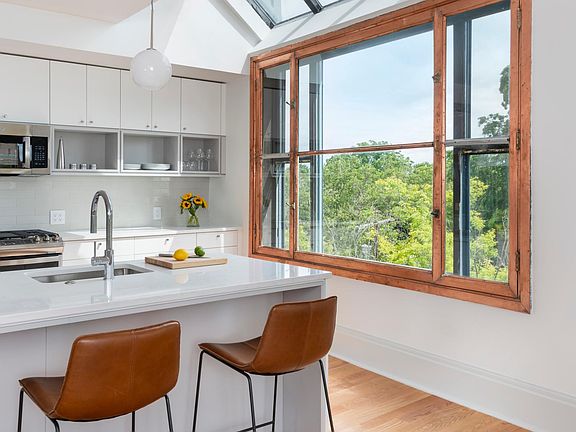 4th image of 35 Parade St #403