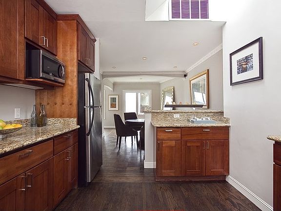 3rd image of 1133 Douglass St
