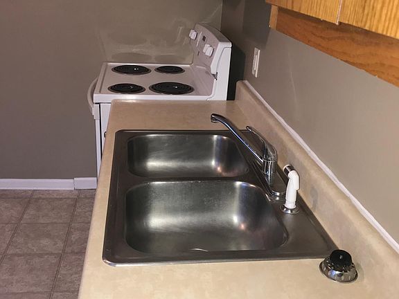 2nd image of 114 E Main St APT C