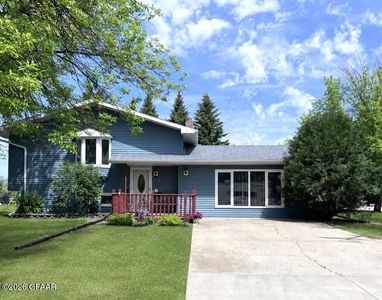 616 22nd St NW, East Grand Forks, MN, 56721