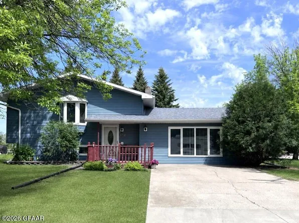 616 22nd St NW, East Grand Forks, MN 56721