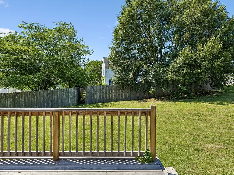2601 Danbury Cir — Photo 35