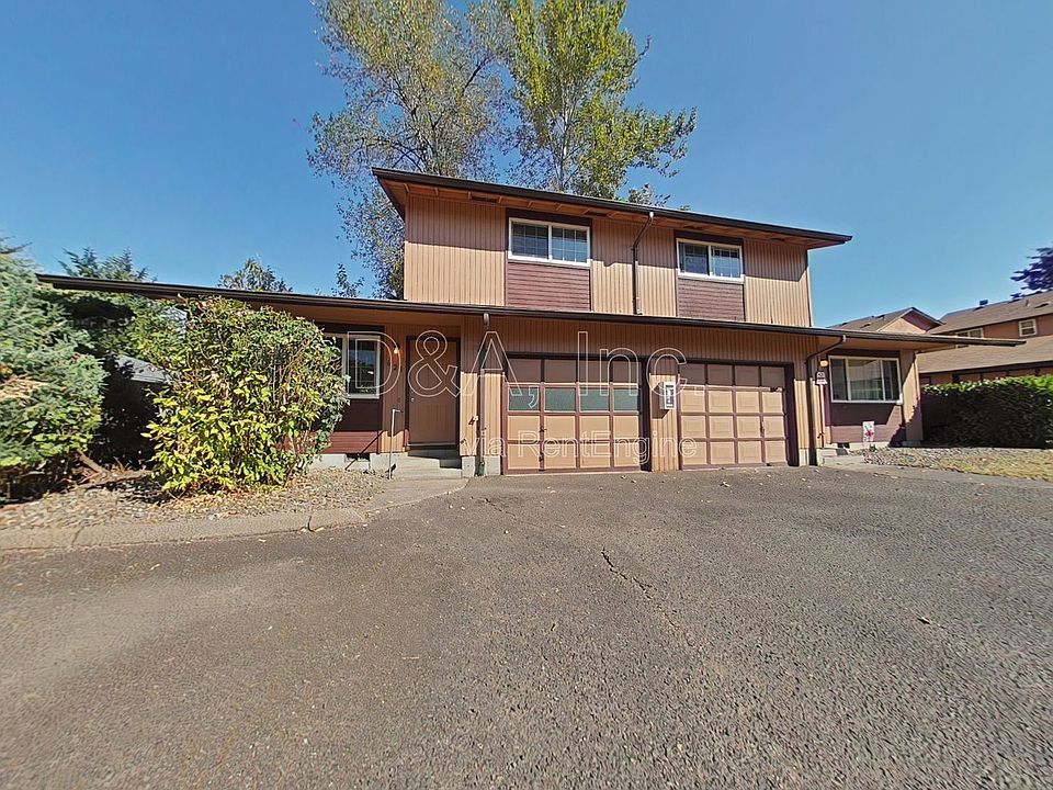 1st image of 621 SE Lilly Ave