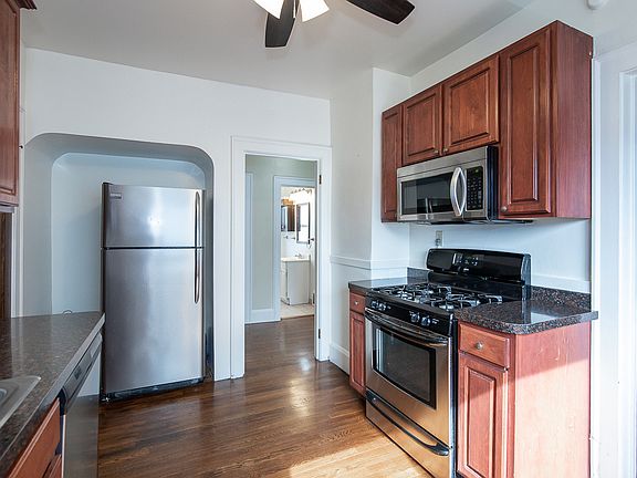 3rd image of 2070 Richland Ave