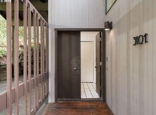 3101 SW Cascade Dr, Portland, OR 97205
