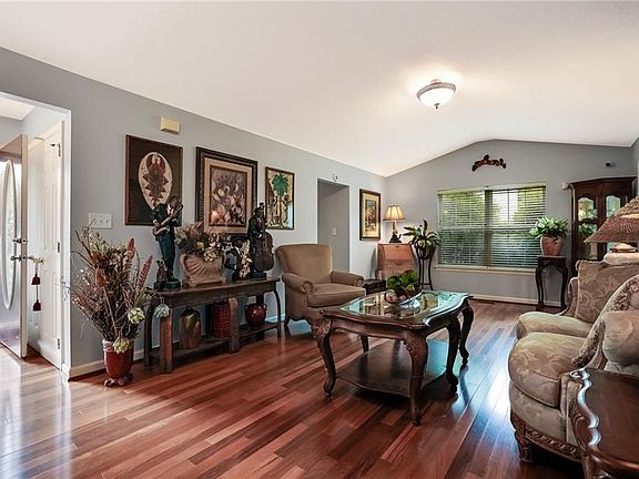 4th image of 317 Manning Ln