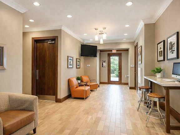 2nd image of 833 Millbrae Ct Unit 4