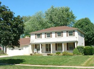 2745 Goldwood Dr, Rocky River, OH