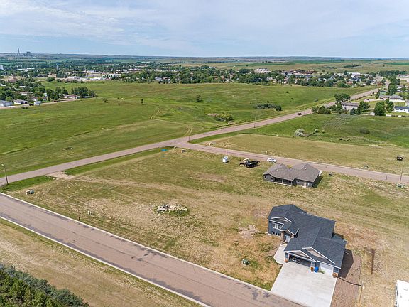 2nd image of 1705 Blackstone Loop E