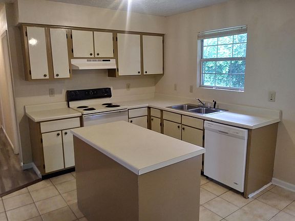 2nd image of 224 Sedgefield Dr