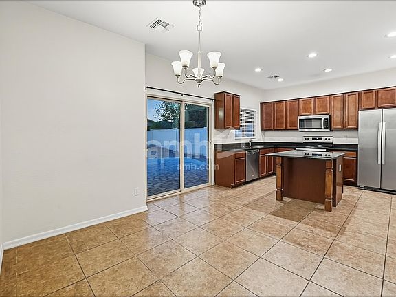 5th image of 868 W Basswood Ave