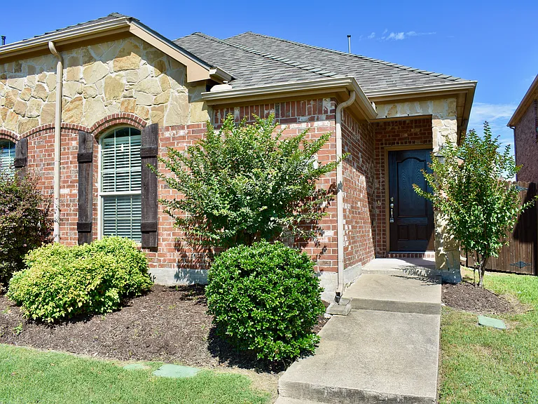 4916 Stray Creek Ln — Photo 2