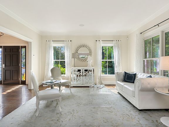 4th image of 11 Harmony Dr