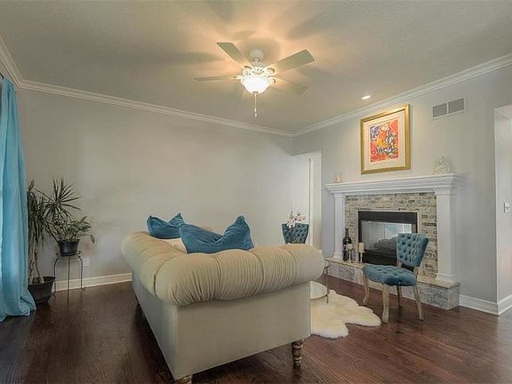 5th image of 1025 Aspen Dr