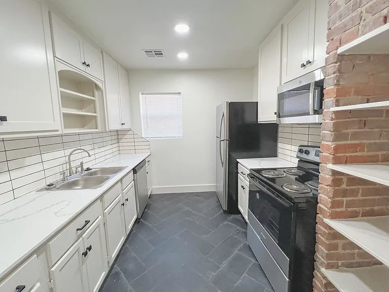 2544 NW 21st St — Photo 10