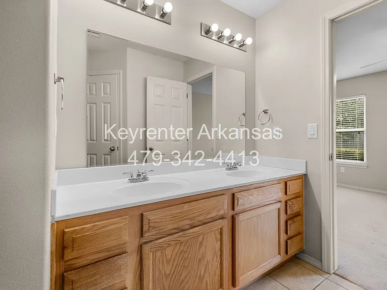 705 SW Crystal St — Photo 17