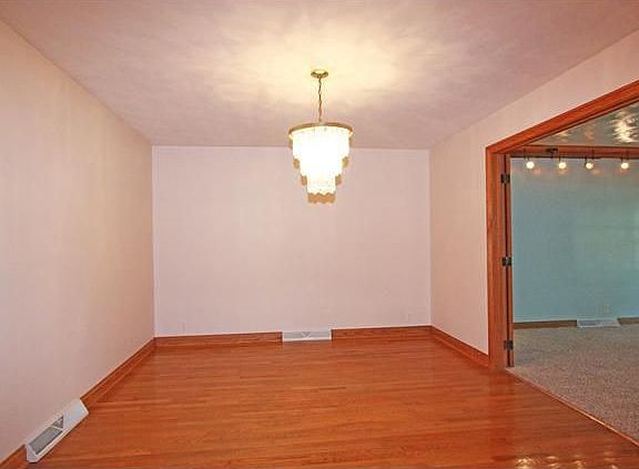 5th image of 2824 S Arlington Ave