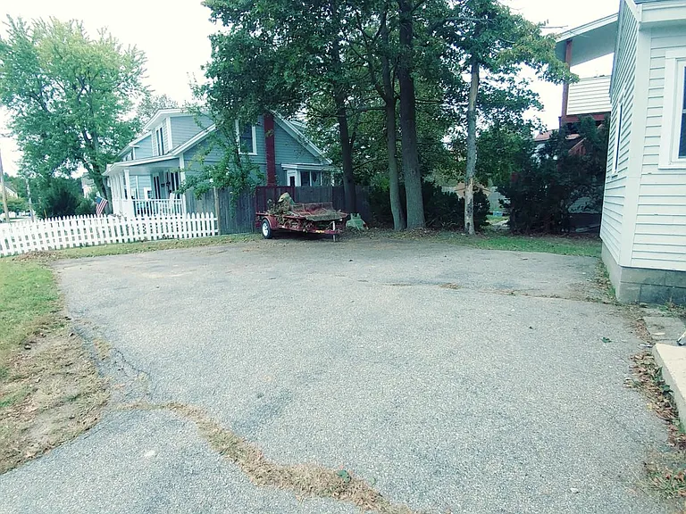 2 Broad St #1 — Photo 25
