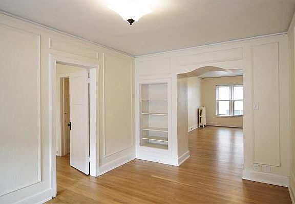 3rd image of 1810 N Farwell Ave APT 7