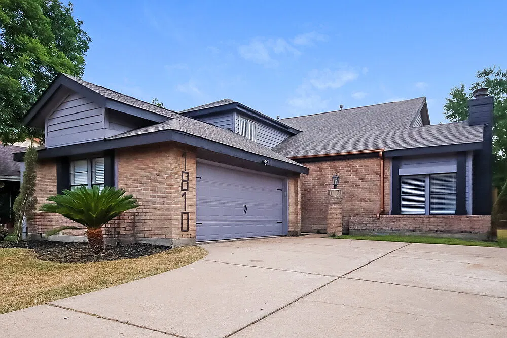 3 bed, 3.0 bath, 2159 sqft, $2,115 — Photo 1