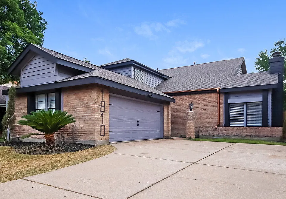 1810 Foxlake Dr