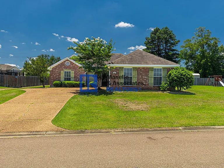 624 Post Oak Pl — Photo 1