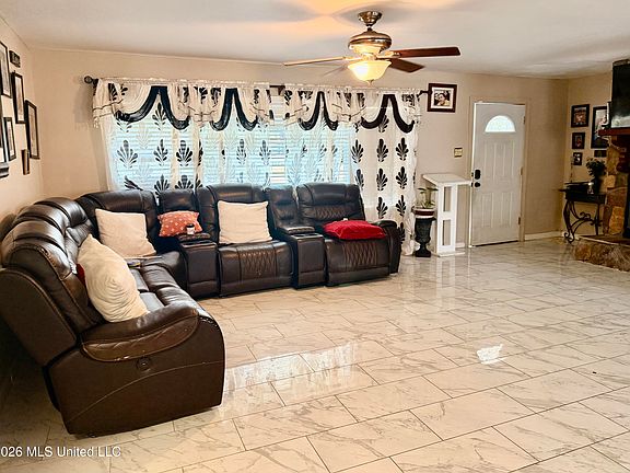 3rd image of 36 39th St