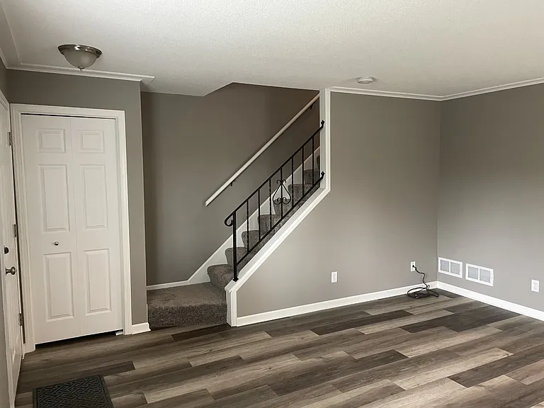 723 Tyler St NE — Photo 2