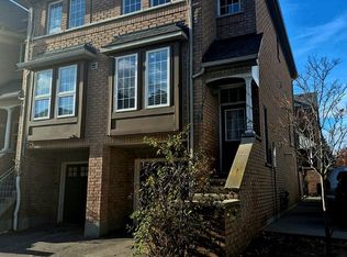 50 Strathaven Dr #15, Mississauga, ON L5R 4E7