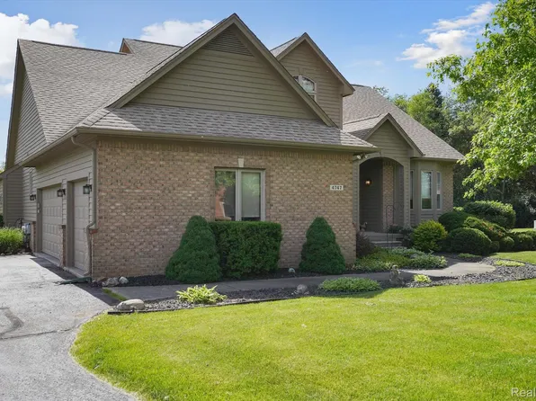 4747 Windberry Ln, Milford, MI 48380