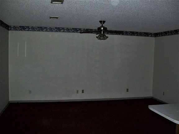 4th image of 200 Daughtry Ave N