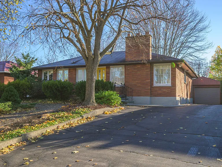 114 Mark St — Photo 1