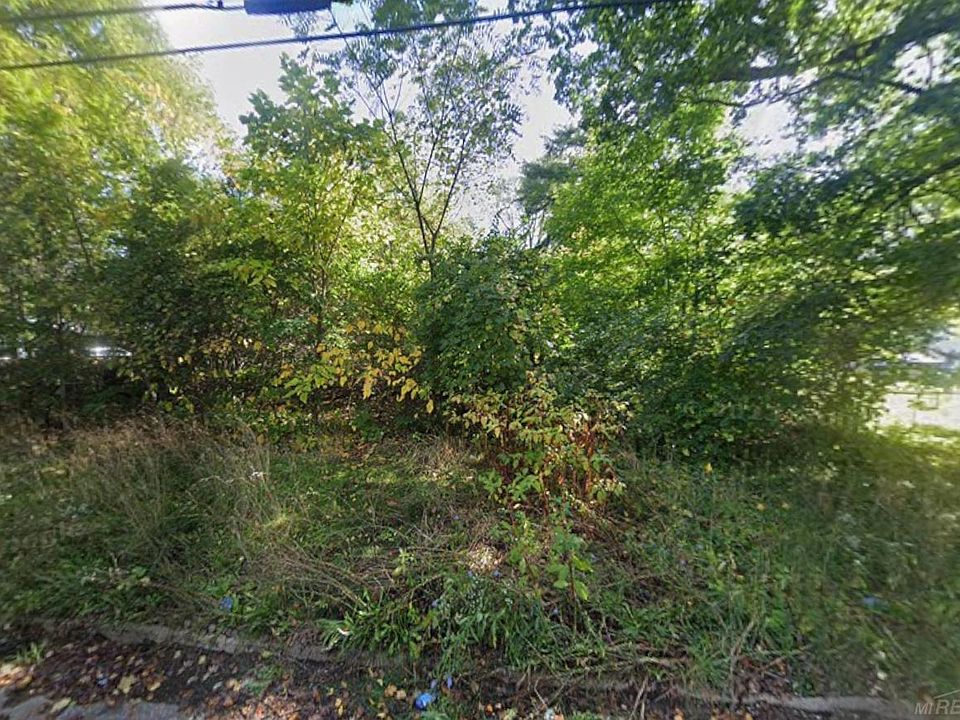 2nd image of 381 N Hull Ave