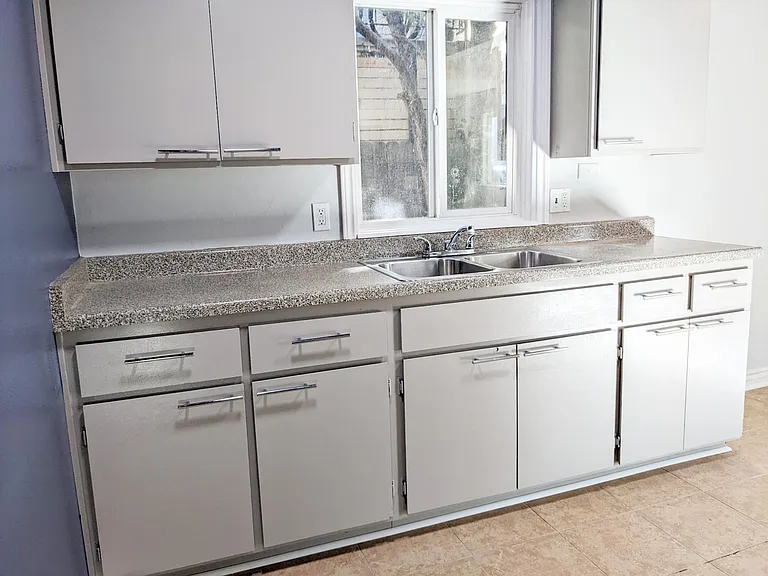 2655 E Park Ln #B — Photo 5