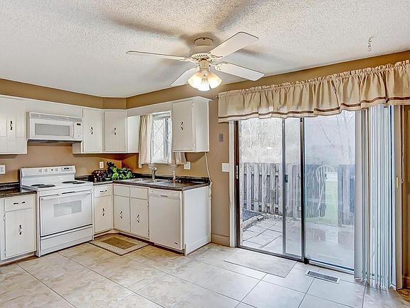 4th image of 4887 Berryhill Ct