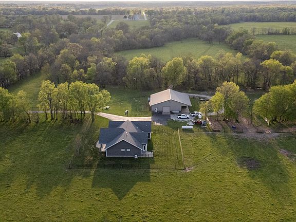 3rd image of 17765 Pembrook Rd