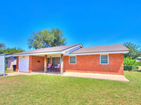 927 SW 1st St, Moore, OK 73160