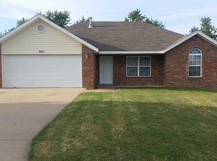 933 Fieldstone Ct, Centerton, AR 72719