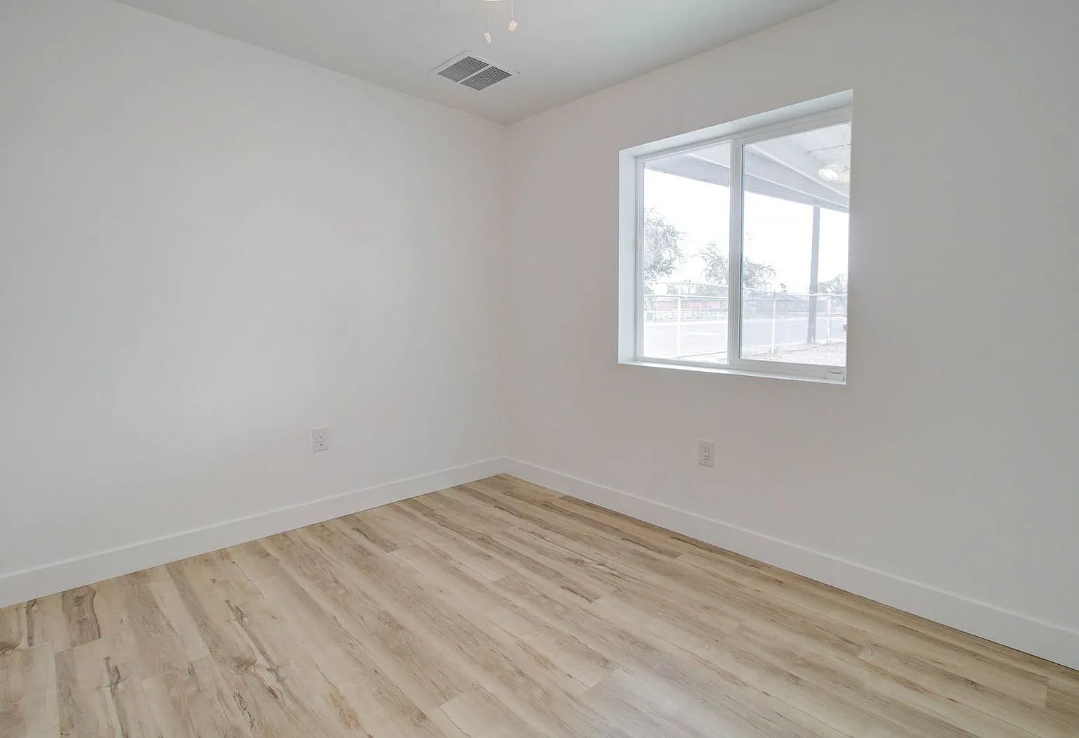 3 bed, 1.0 bath, 1170 sqft, $1,750 — Photo 4