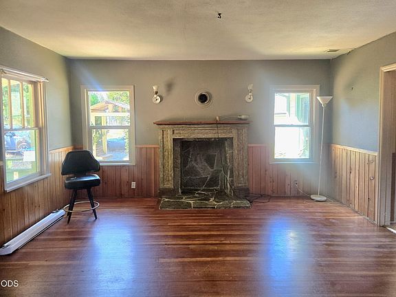 6th image of 4490 Holland Loop Rd